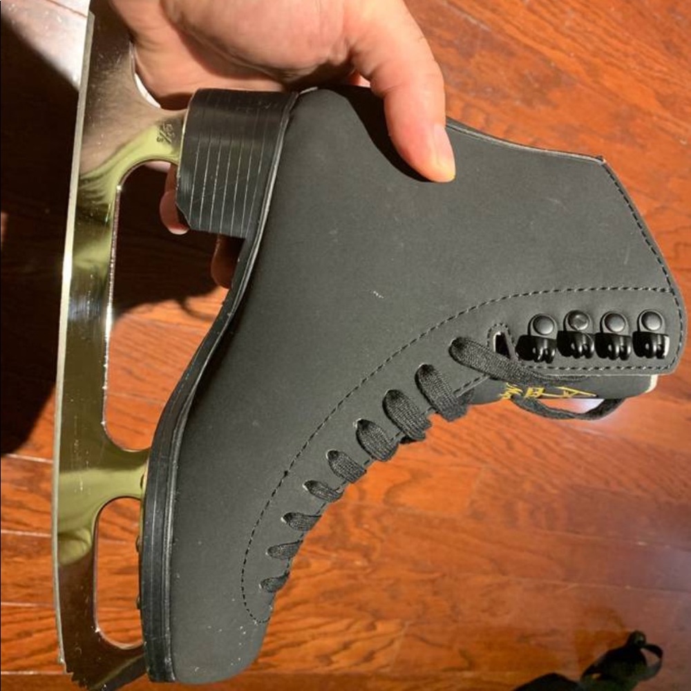 https://jacksonultima.com/products/jackson-mystique-womens
